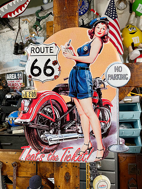 ポリスガール ピンナップガール エンボス ティンサイン □ アメリカン