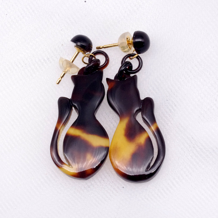 本鼈甲ピアス（猫）べっ甲 K18 可愛い 動物 ネコ ギフト 贈り物