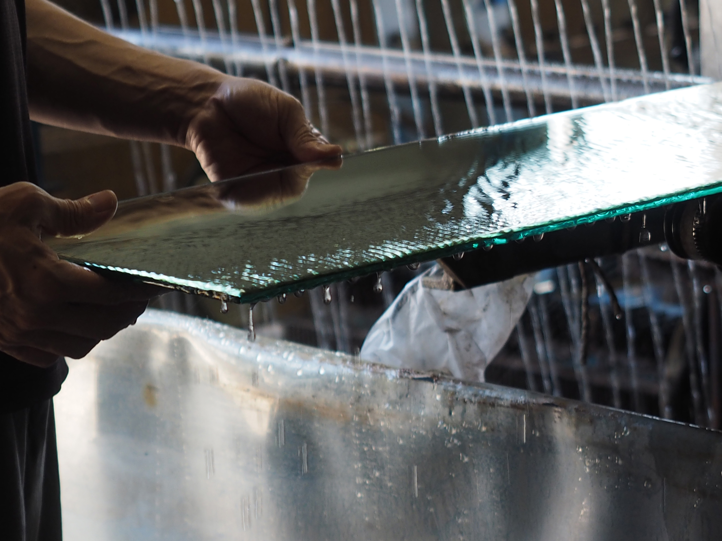 塩川光明堂 – ガラス・鏡・コレクションケースの製造販売.