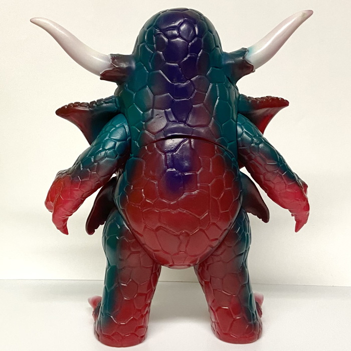 シマックス限定版としてベアモデル製「アクマニア星人 赤玉ver. 」が