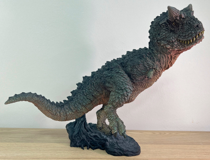 グリューツィラボからねんど星人氏デザイン＆造形「カルノタウルス