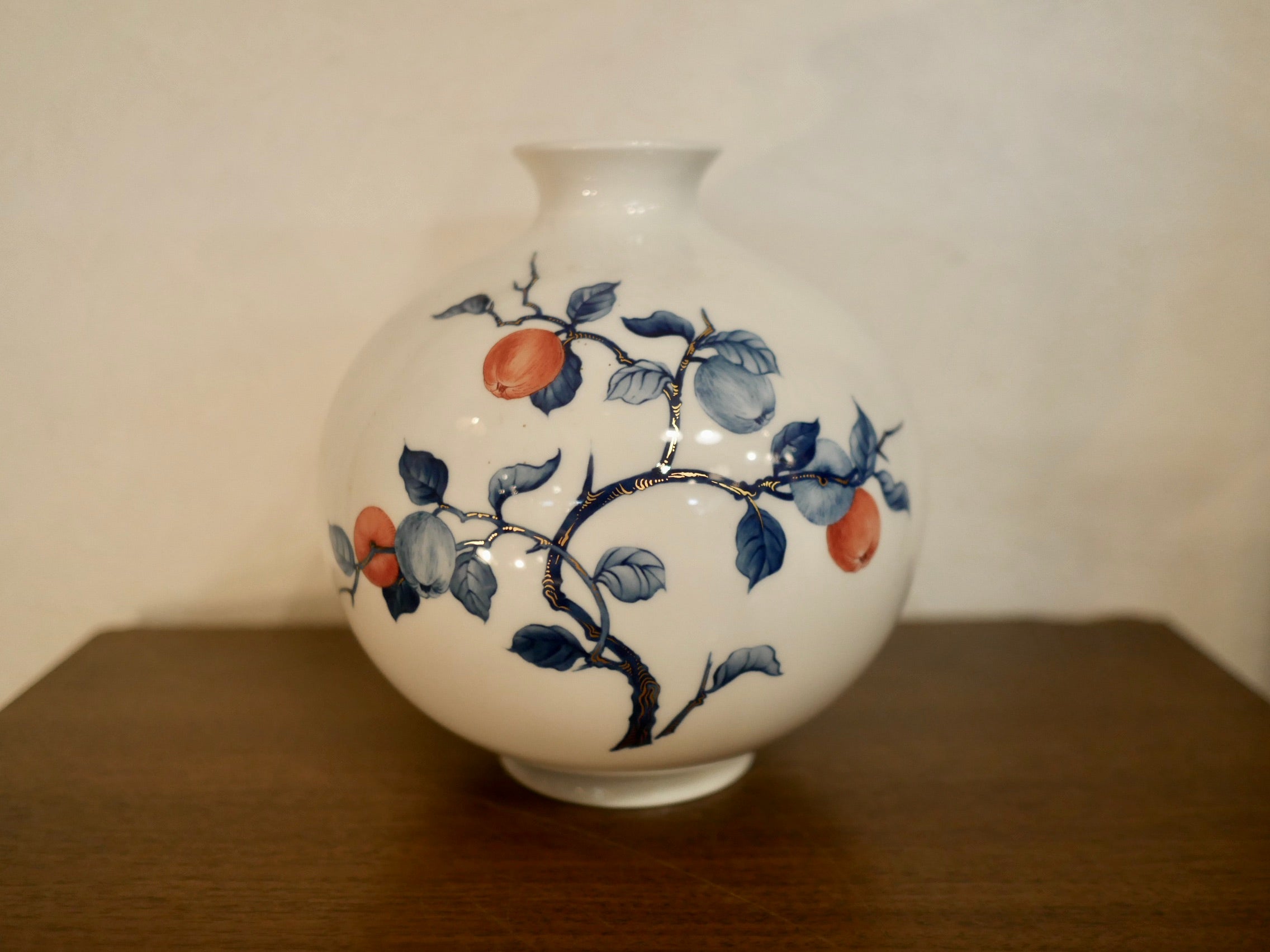 マイセン 金彩 柿右衛門写し 色絵岩菊牡丹絵図 花瓶 高さ21cm 【公式通販】