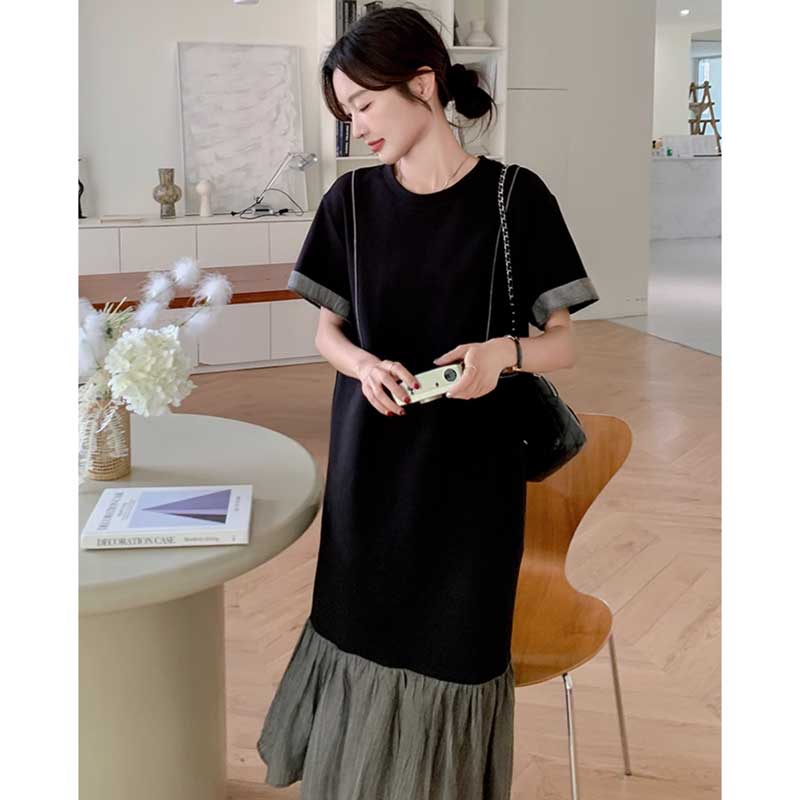 裾フリルブラックワンピース（黒）春/夏 ふわっと揺れる裾がフェミニン