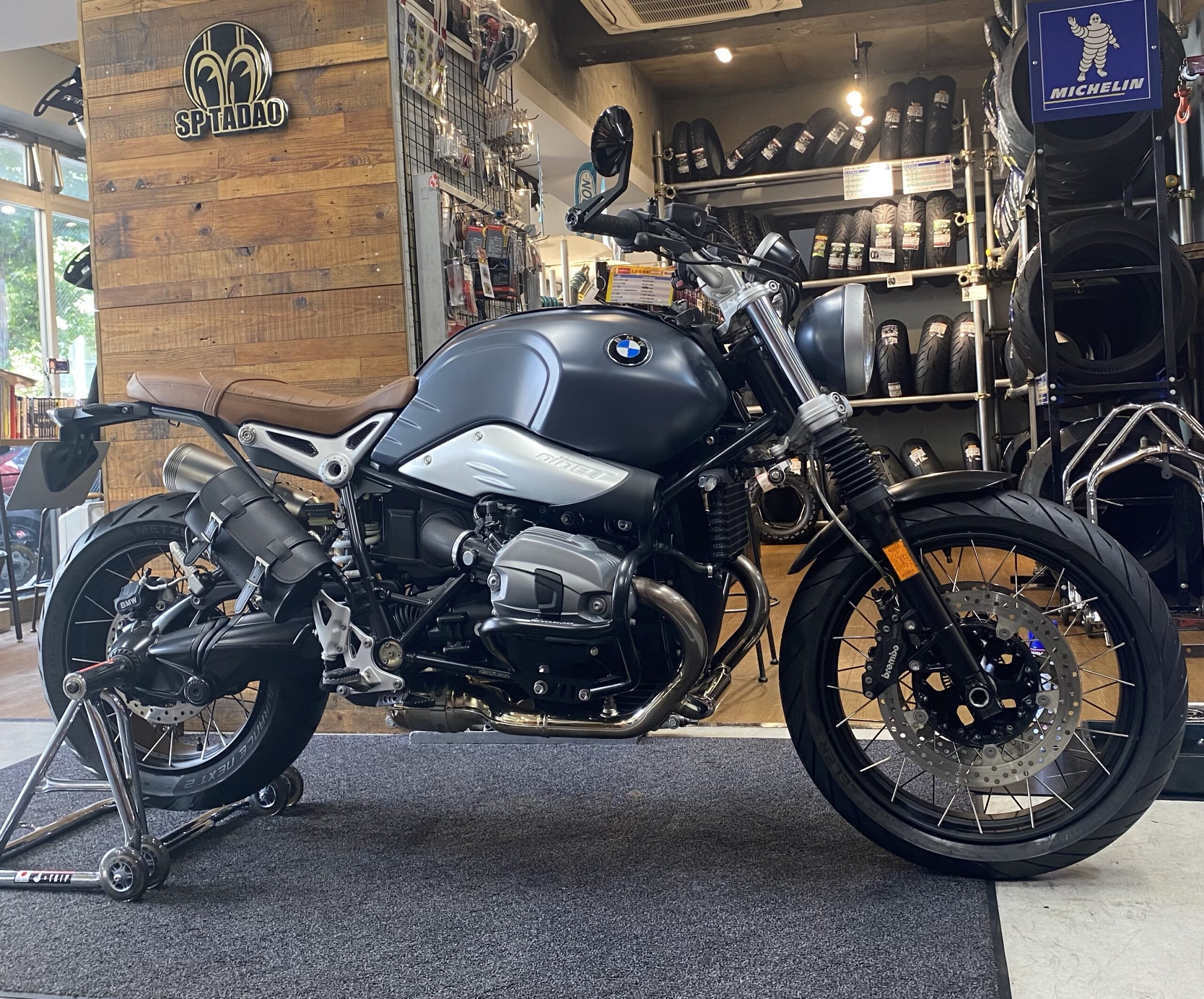 BMW R nineT Scramblerタイヤ交換】 - SPTADAO浅草タイヤ専門店