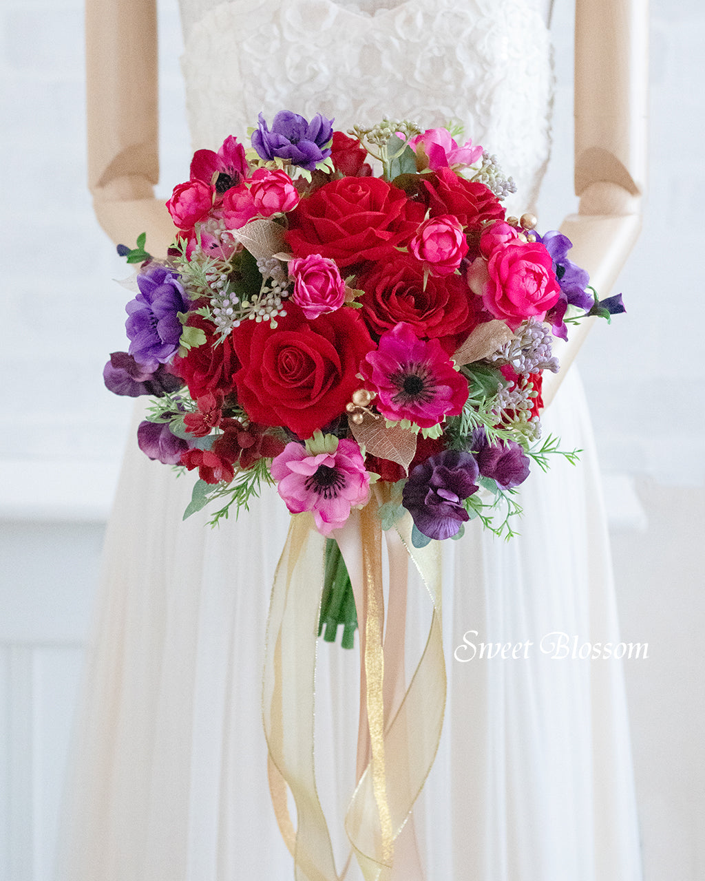 赤とピンクのクラッチブーケ【アーティフィシャルフラワーの