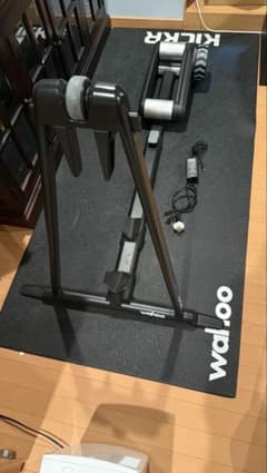 バ*薇様 Wahoo KICKR ROLLR 純正マット付き - メルカリ