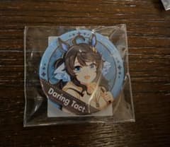 デアリングタクト 缶バッジ（新千歳空港） - メルカリ