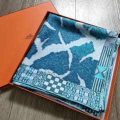 エルメス スカーフ 90cm 「野生とカムフラージュ」 青系 動物 - メルカリ
