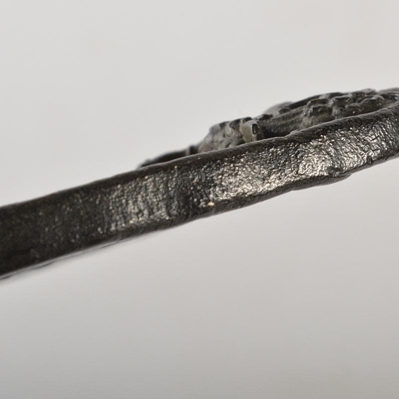 武具 刀装具 古鉄 達磨図 鍔 在銘 N 6404