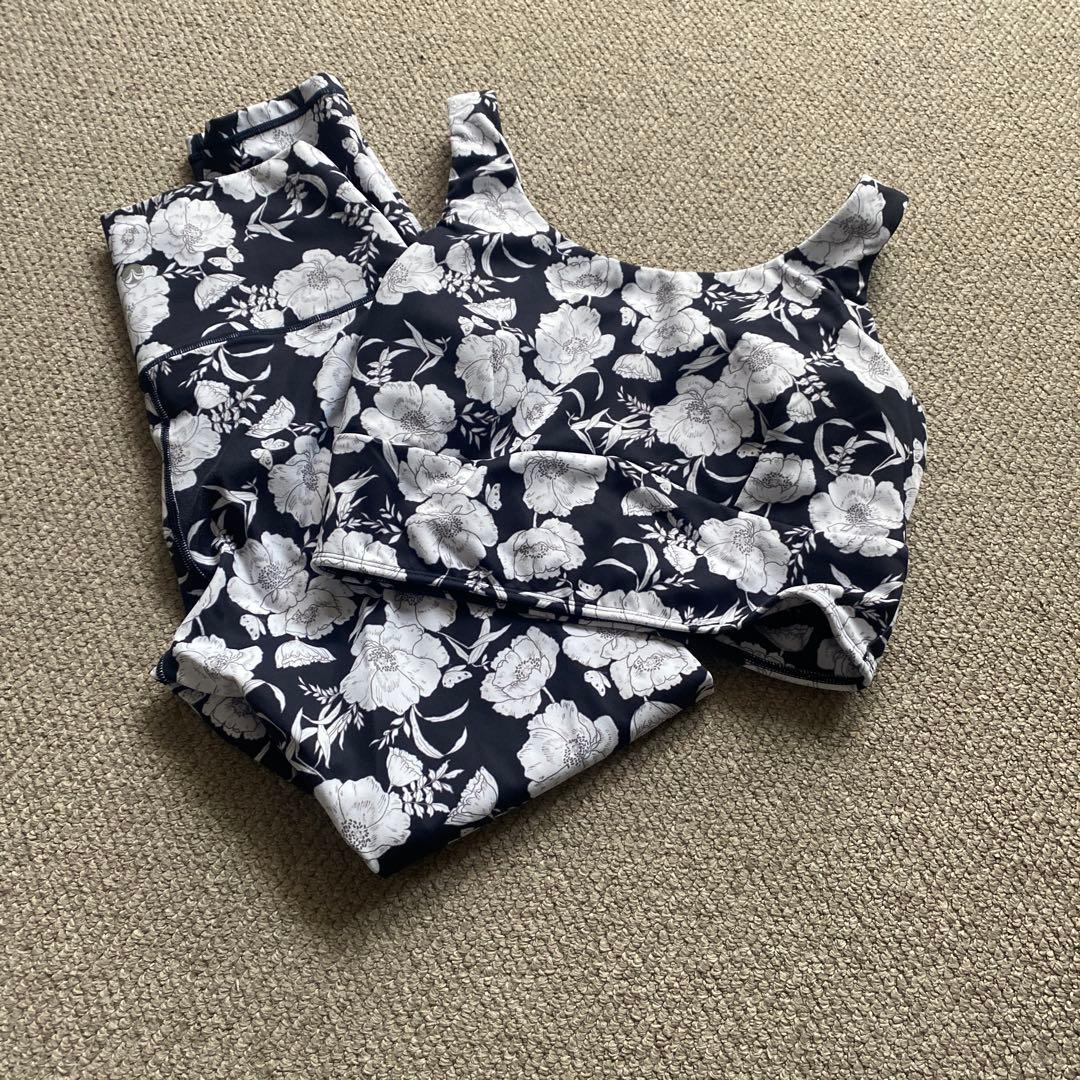 SUKARA ネイビー/ホワイト花柄ヨガウェア SUKALA】スプリングフラワーシャーリングレギンス(S・Mサイズ 忘れな草