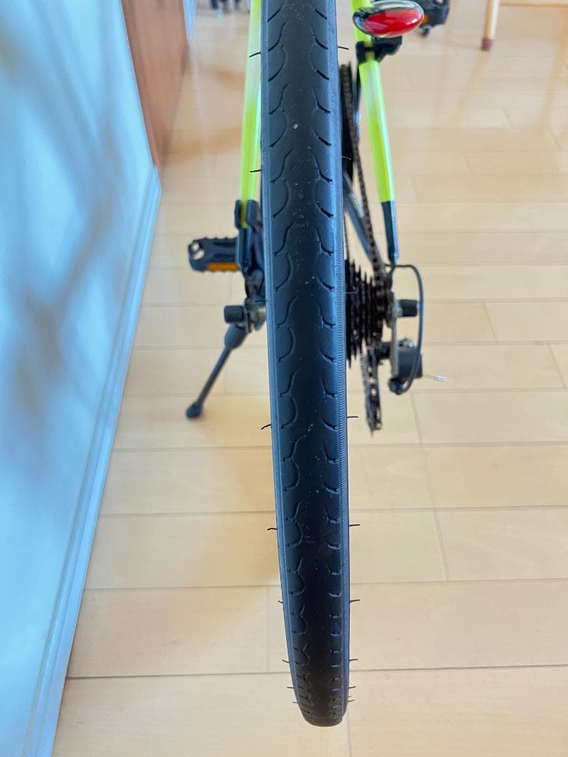 PHERKAD（フェルカド）クロスバイク 白系 シマノ外装6段変速 引取専用