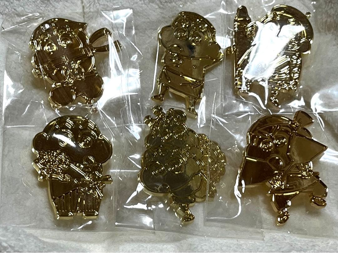 クレヨンしんちゃん　シネマパレード　金　特典　ピンズ　コンプリート　30種