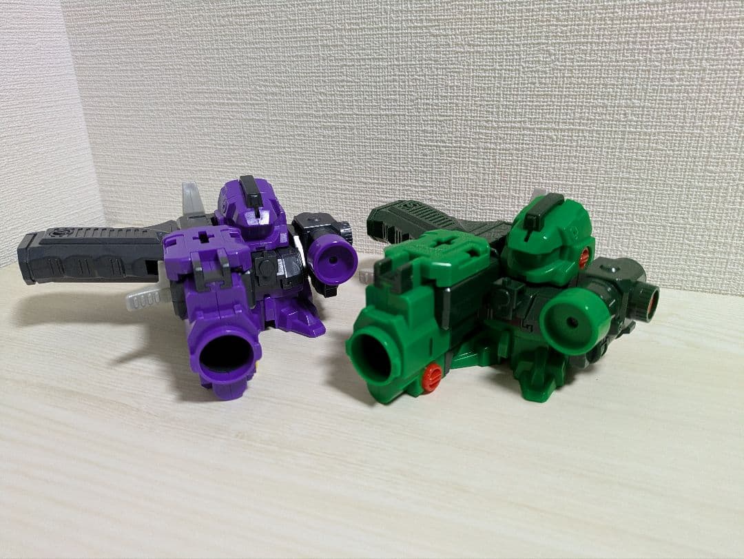 美品　スーパービーダマン　ストライカージェミニ　通常ver.　グリーンver. 緑の悪魔】ストライカージェミニグリーンバージョン【レア ビーダマン