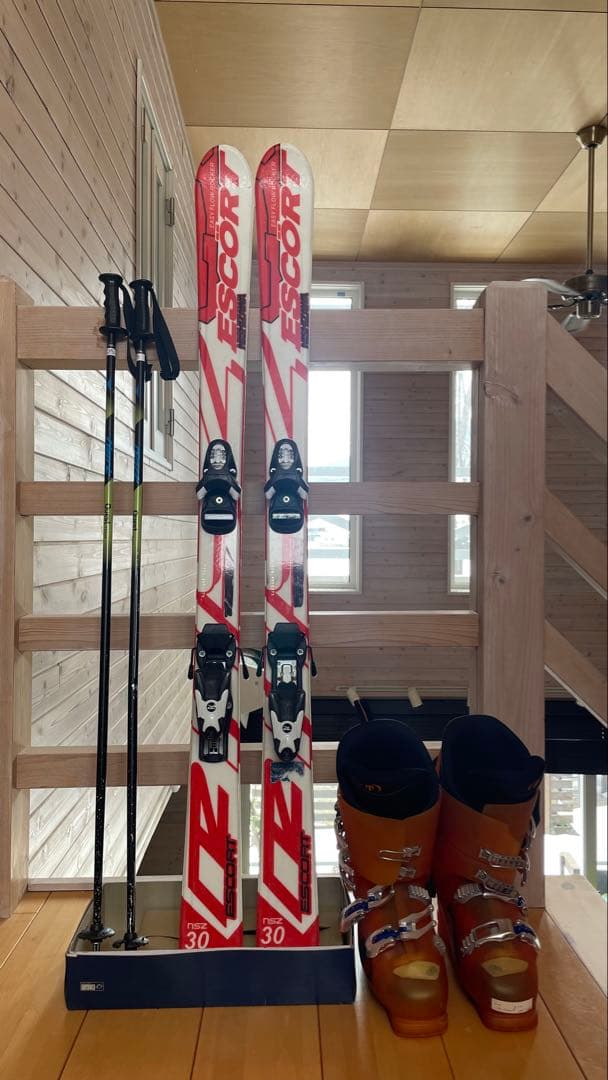 子供カービングスキー板エスコート大人130cmセットビンディングジュニアキッズ SWALLOW スキー 板 ジュニア キッズ ビンディング付き 型落ち SWALLOW