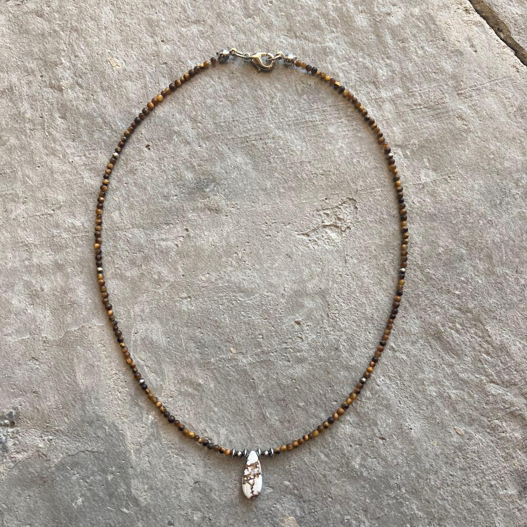 hira様 小粒タイガーアイとワイルドホース、ナバホパールのデザインネックレス hira様 小粒タイガーアイとワイルドホース、ナバホパールのデザイン