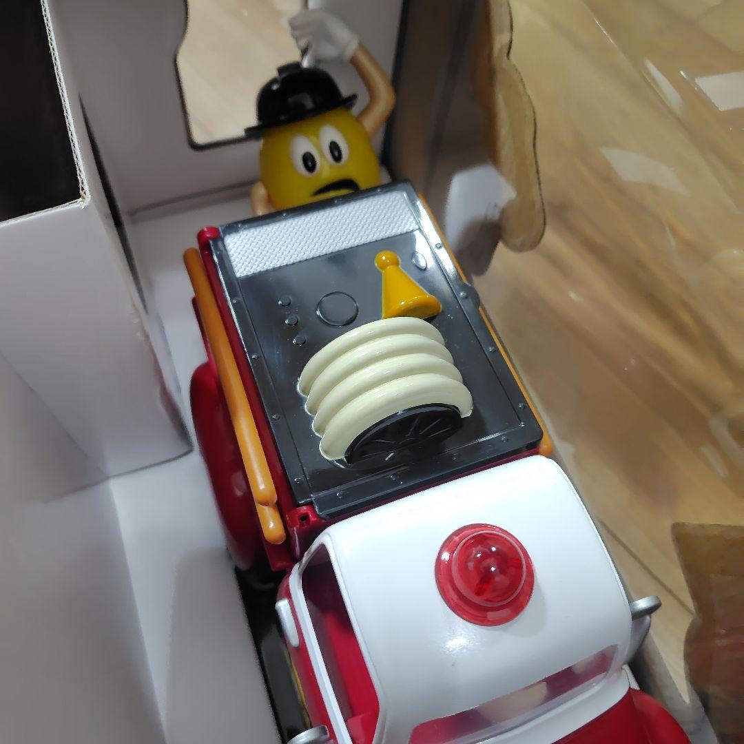 限定品 m&m's 消防車フィギュア ファイヤーマントラック　エムアンドエム