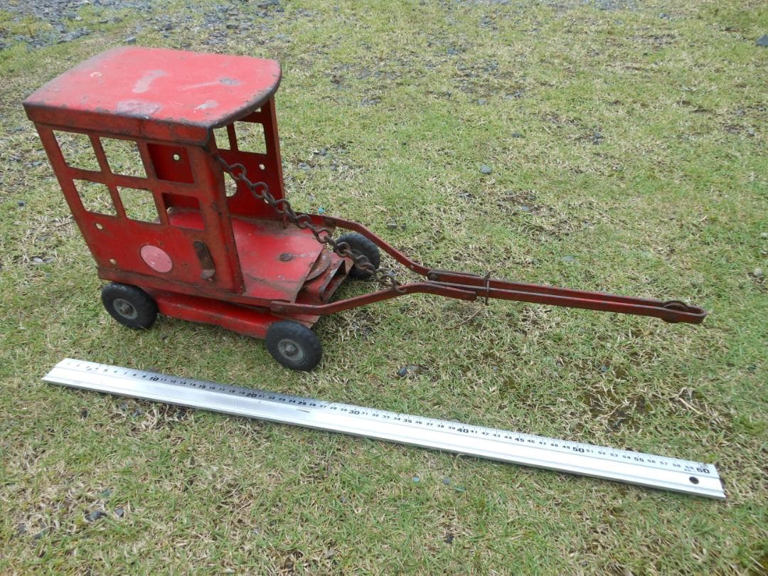 赤い トライアングクレーン　移動式クレーン　モバイルクレーン