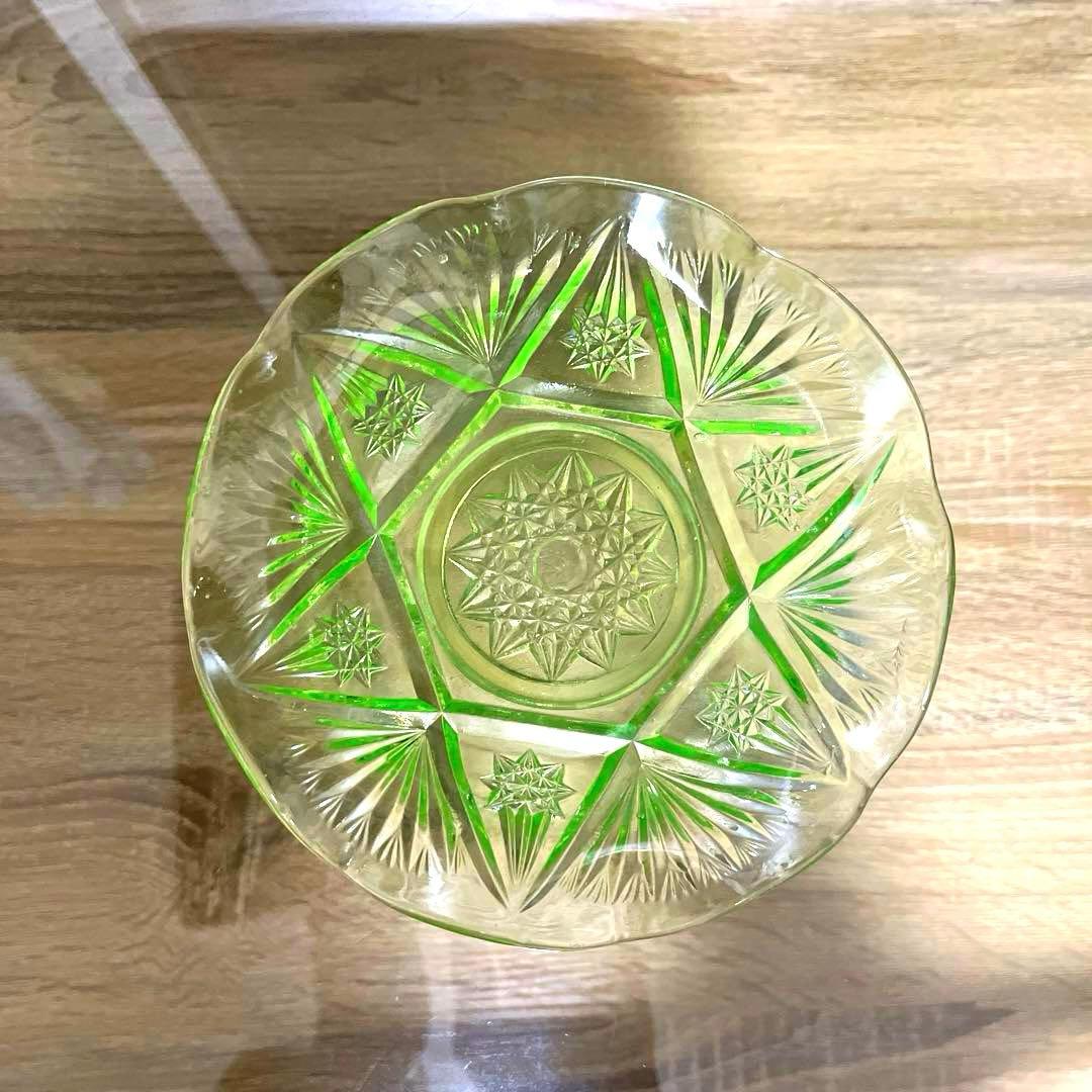 骨董 時代ガラス フリル 切子調プレス ライムグリーン 氷皿 ウラン 1