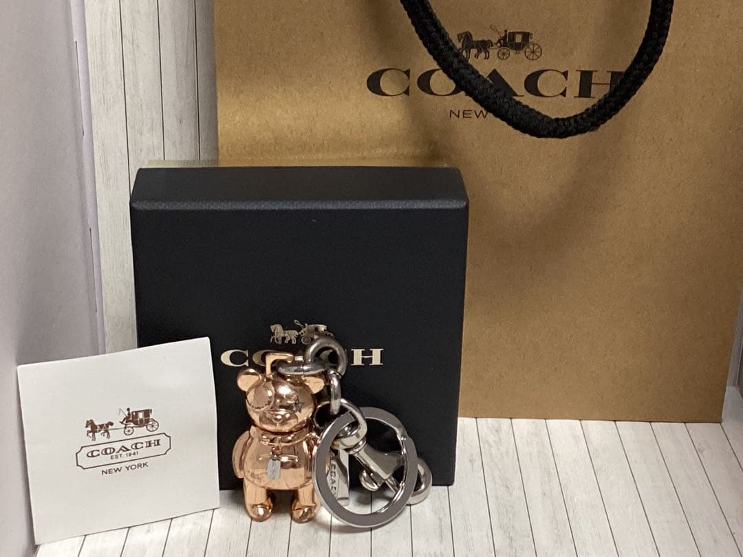 プレゼントに未使用美品コーチCOACH テディベアキーホルダーローズ