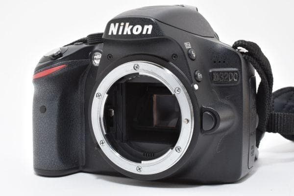 【美品】ニコン Nikon D3200 ボディ　《ショット数6200回》元箱付