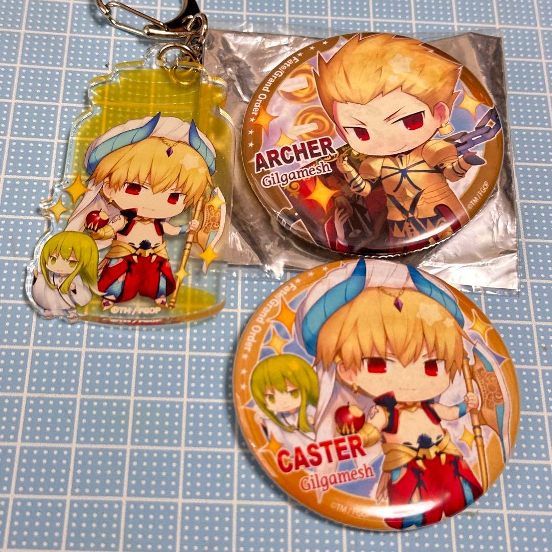 Fate FGO ギルガメッシュ きゃらとりあ バッジ キーホルダー - メルカリ