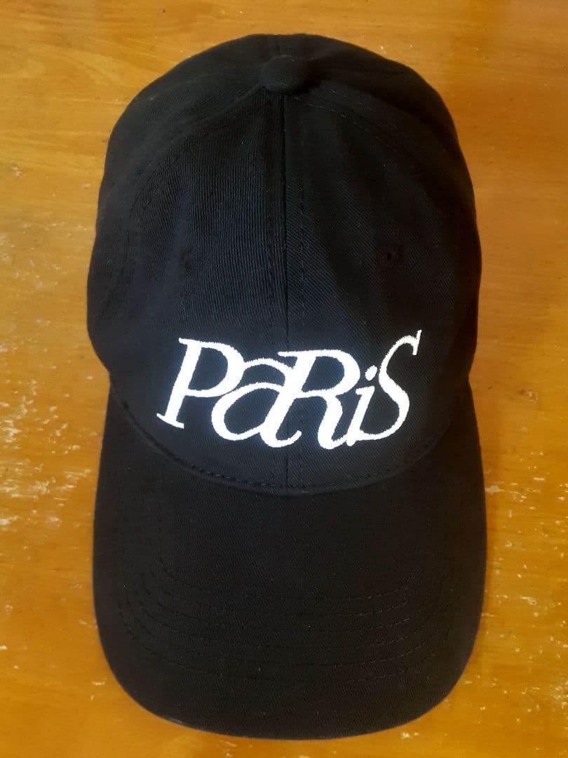 PARISロゴエンブロイダリーキャップ 刺繍 英字ロゴ カジュアル - メルカリ