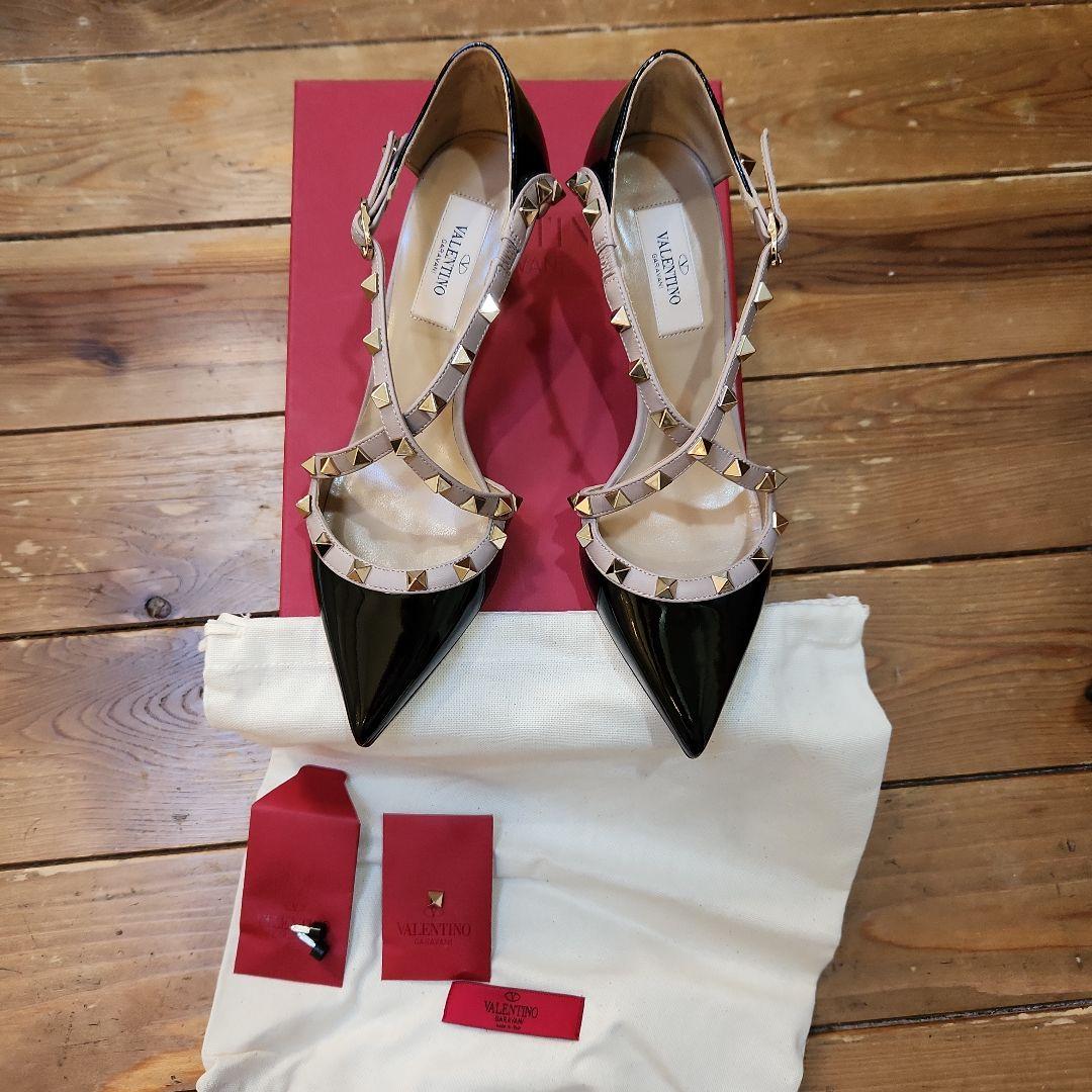 VALENTINO　ヴァレンティノ　スタッズクロスパンプス 中古・古着通販】VALENTINO (ヴァレンティノ) ロックスタッズ パテント