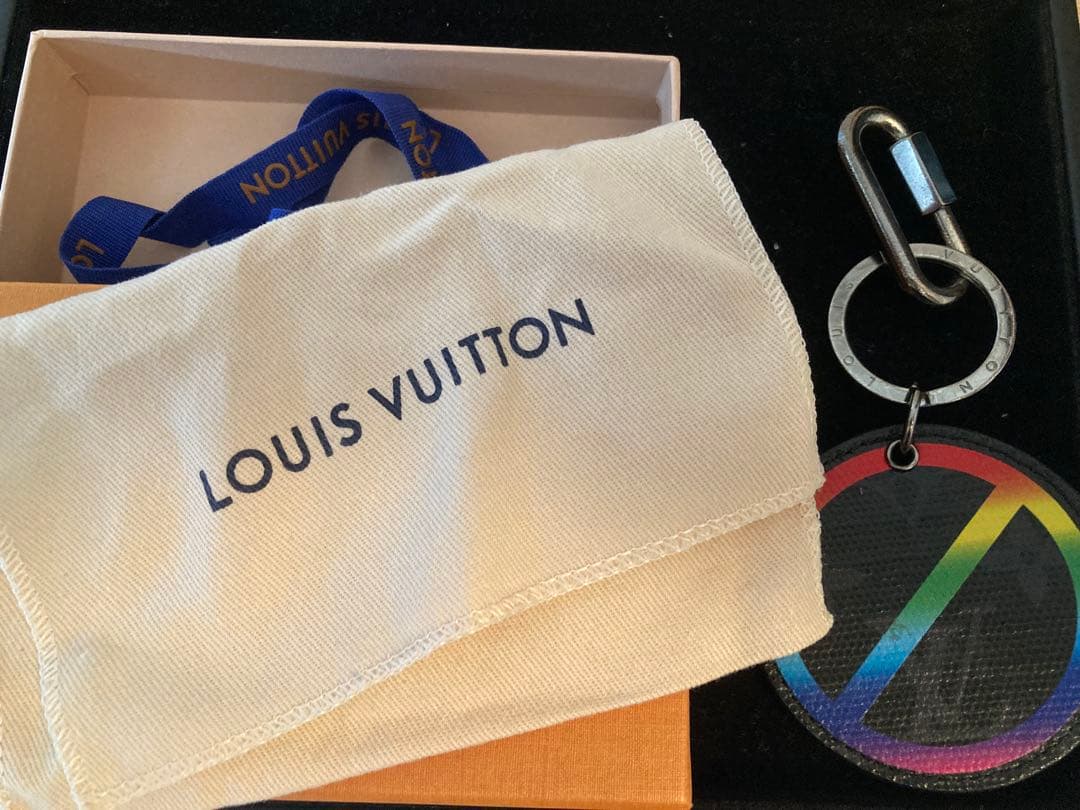 ルイ ヴィトン モノグラム レインボー キーホルダー チャーム ルイヴィトンポルトクレ ルイ バッグチャーム レインボー ユニセックス