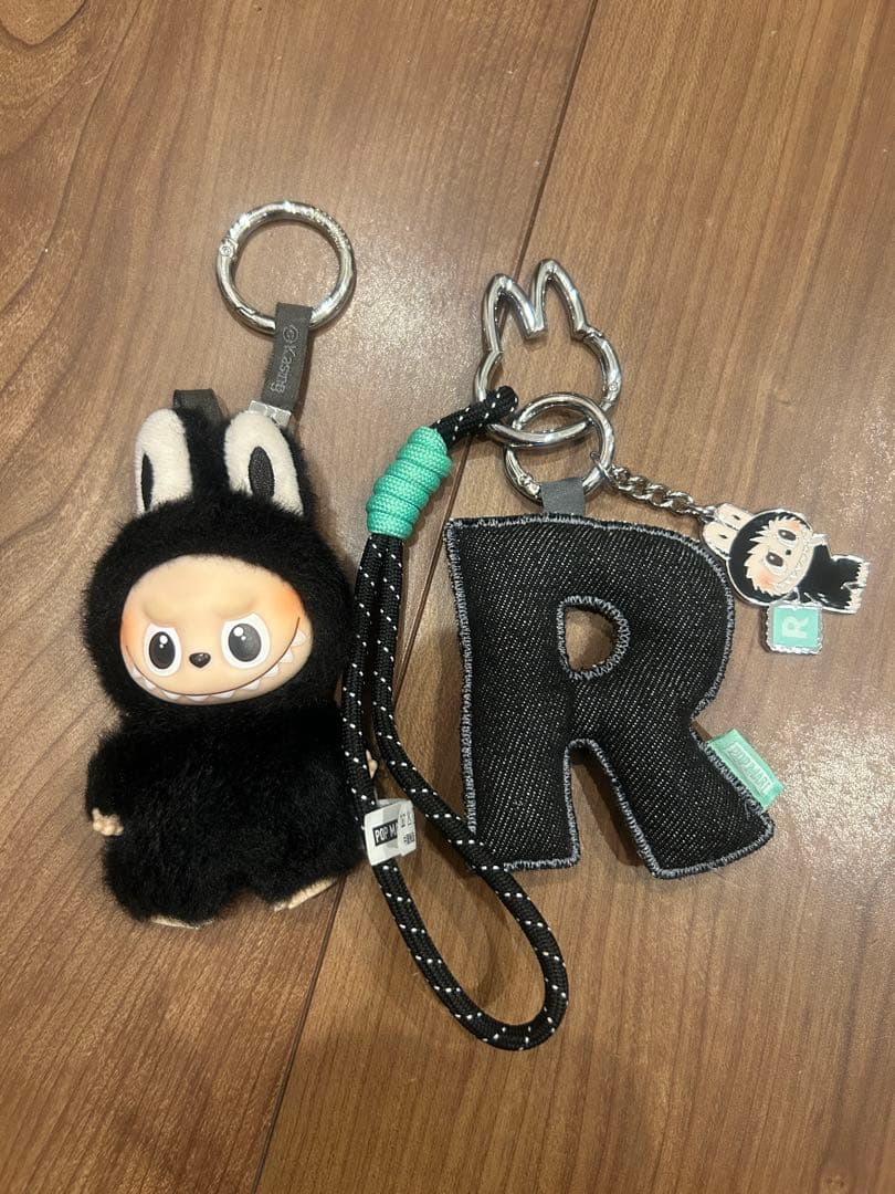 ラブブ PIN FOR LOVE シリーズ イニシャルチャーム Rセット - メルカリ