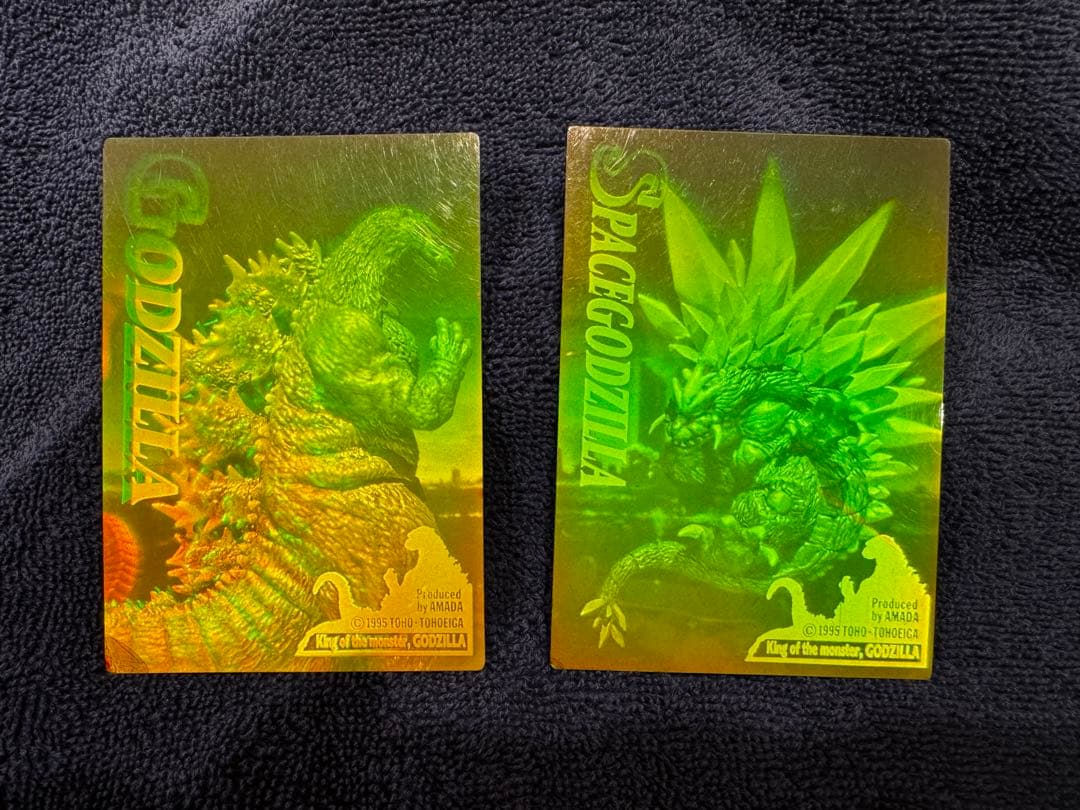 ゴジラ・スペースゴジラ 3D ホロカード (2枚セット) - メルカリ