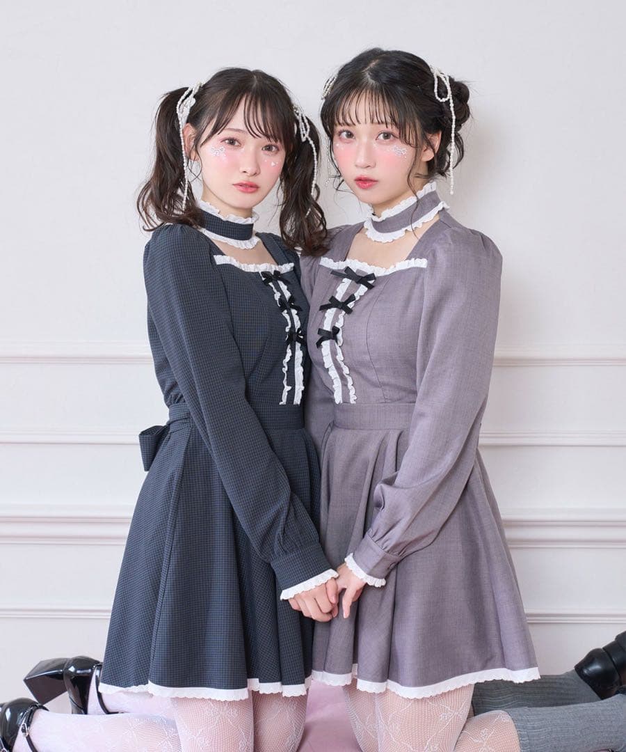 Pium ネクタイ付きスクエアフリルトップス サイドベルトプリーツミニ