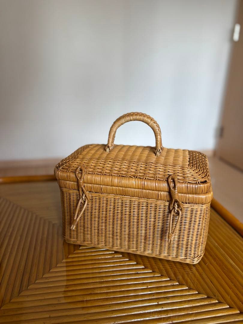 【値下げ中！】アンティーク　ラタン製 蓋付きバスケット アンティーク 大正バスケット ラタン製蓋付き小型バスケット カゴ