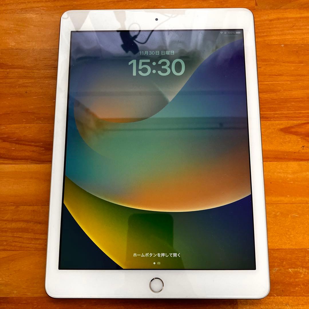 Apple iPad 10.2インチ シルバー　5世代 Amazon.co.jp: 【整備済み品】 Apple iPad (第5世代) Wi-Fi +