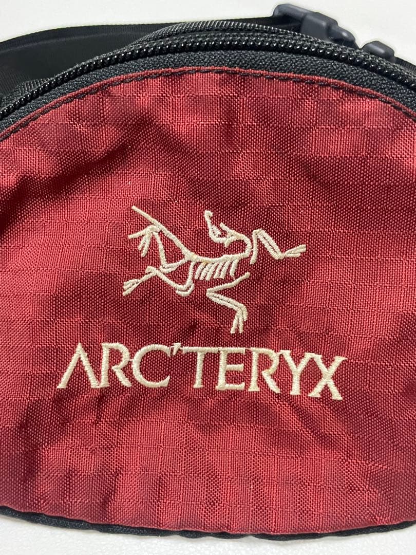 ARC'TERYX アークテリクス アーバンファニー カナダ製ボディーバッグ2