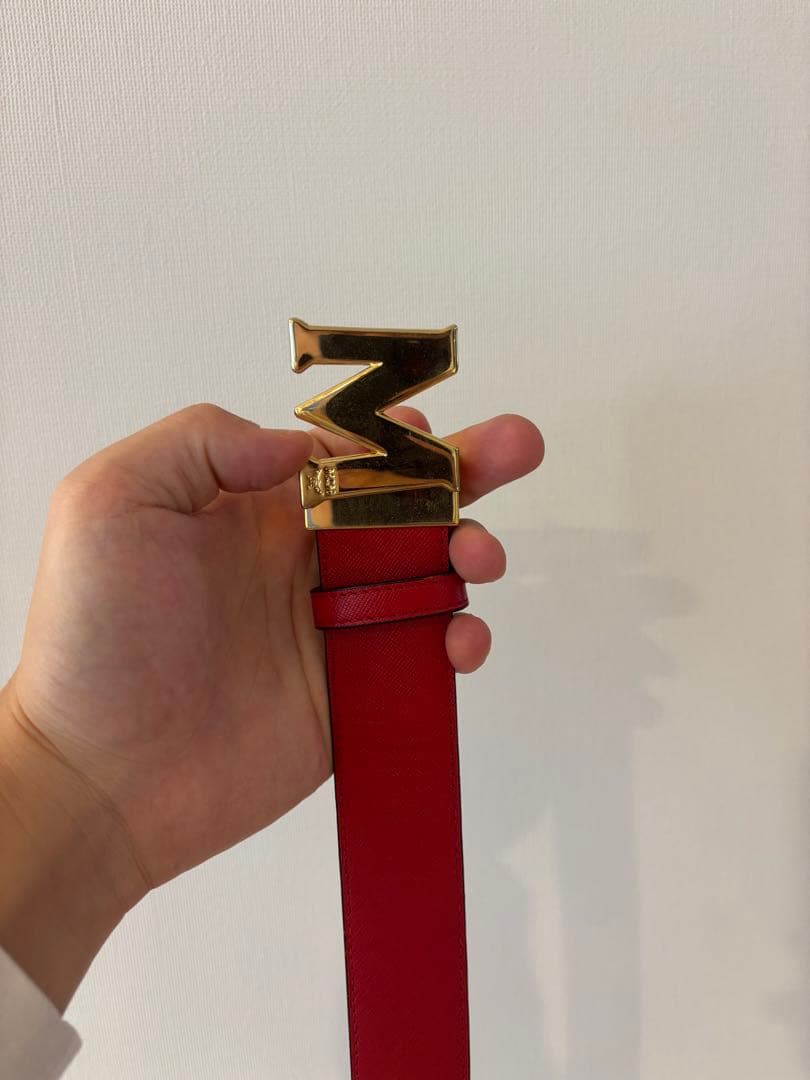 こ*は様 MCMゴールドバックル 赤ベルト(リバーシブル可能) - メルカリ