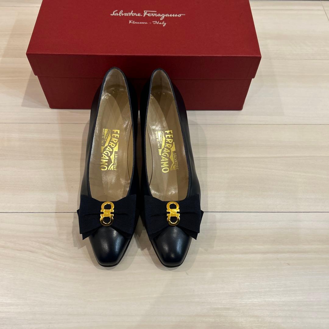 お値下げ フェラガモ 61/2D - メルカリ