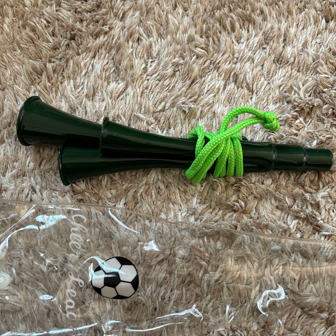 サッカー観戦に 3連チアホーン