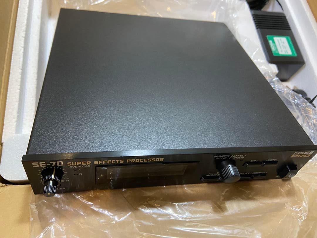 希少完品 BOSS SE‑70 マルチエフェクター 元箱・取説・アダプター付き