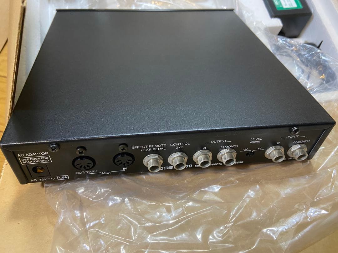 希少完品 BOSS SE‑70 マルチエフェクター 元箱・取説・アダプター付き