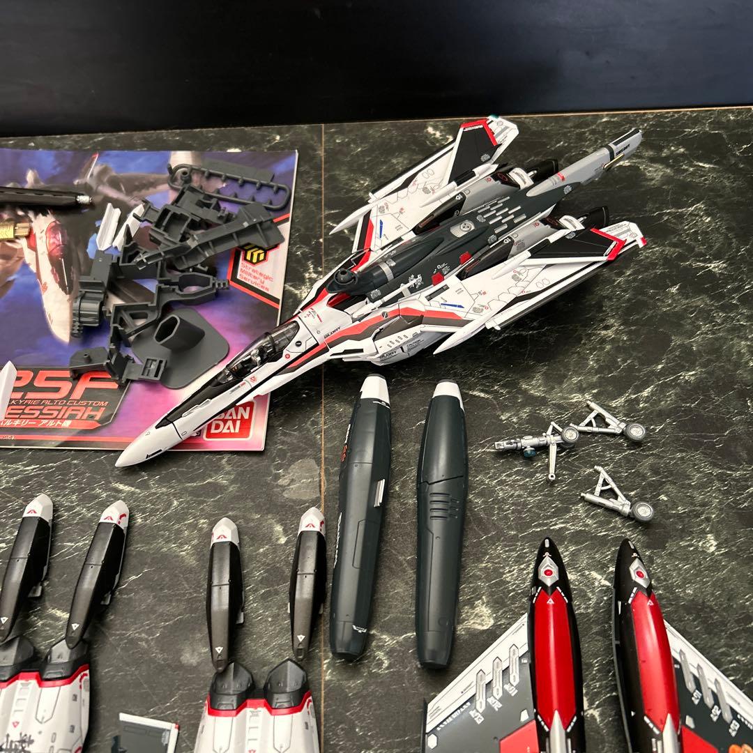 マクロス1/72VF-25Fトルネードメサイアバルキリー　プラモデル完成品
