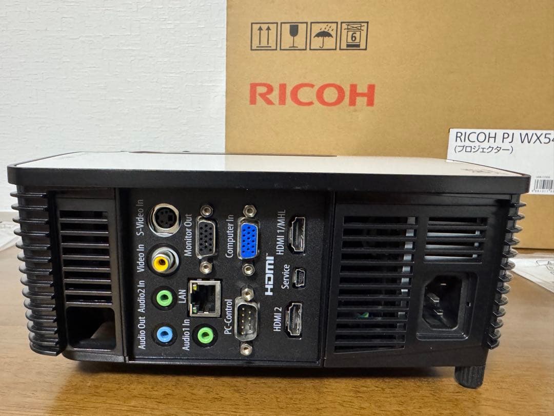 美品*RICOH プロジェクター WX5462 ランプ 3時間 元箱付き - メルカリ
