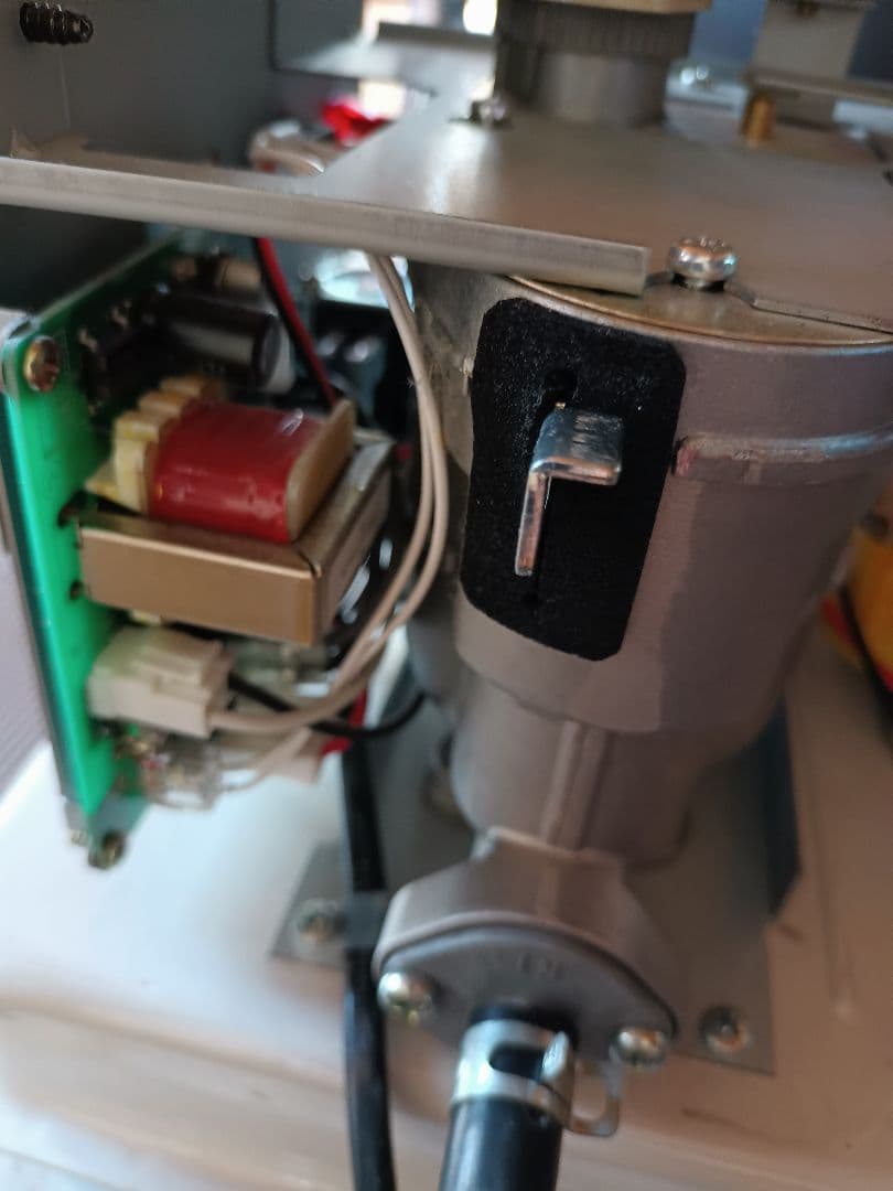 半密閉式石油暖房機 23年式 サンポット 引取限定 室内使用 丸形