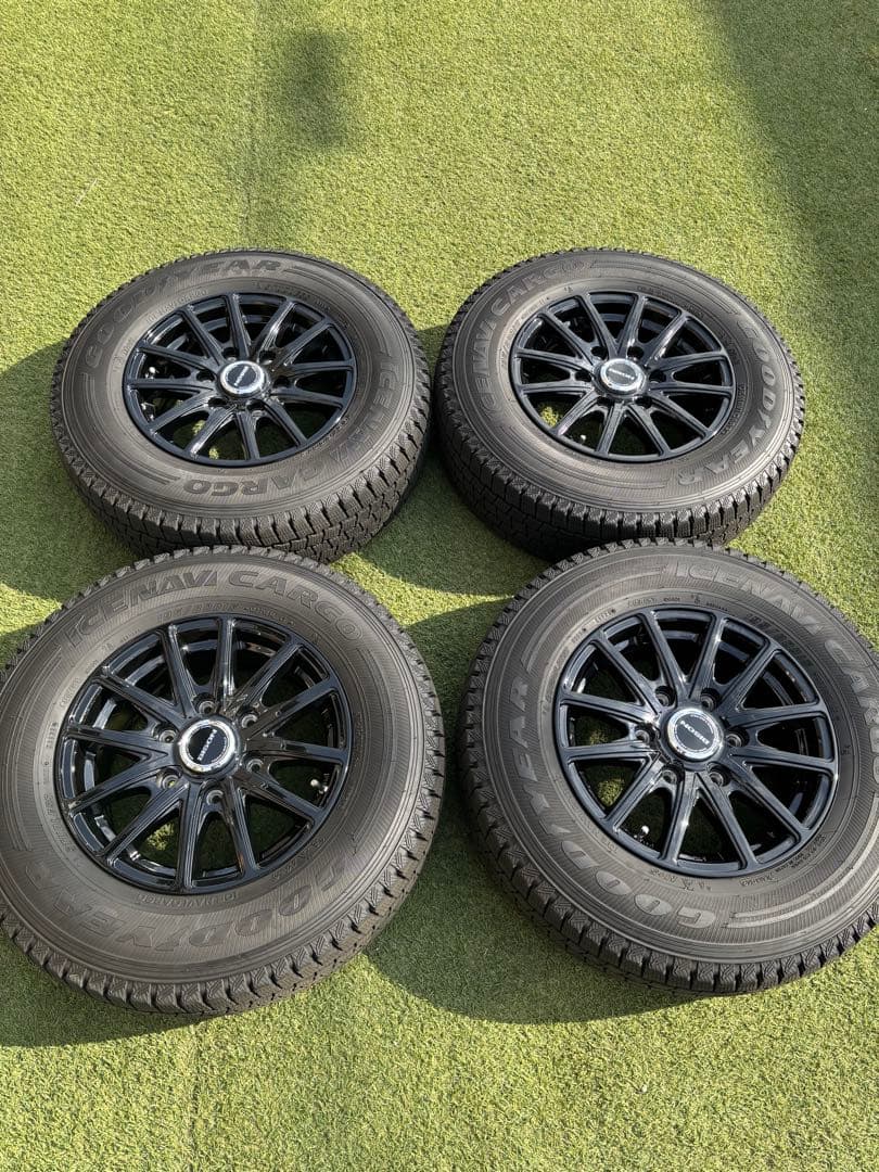 ハルさん専用 ハイエース スタッドレスタイヤホイールセット 195/80R15