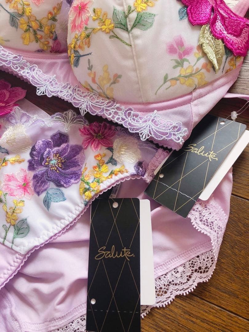 サルート】♡希少H65 プッシュアップブラ ショーツセット93Gニューヨーク