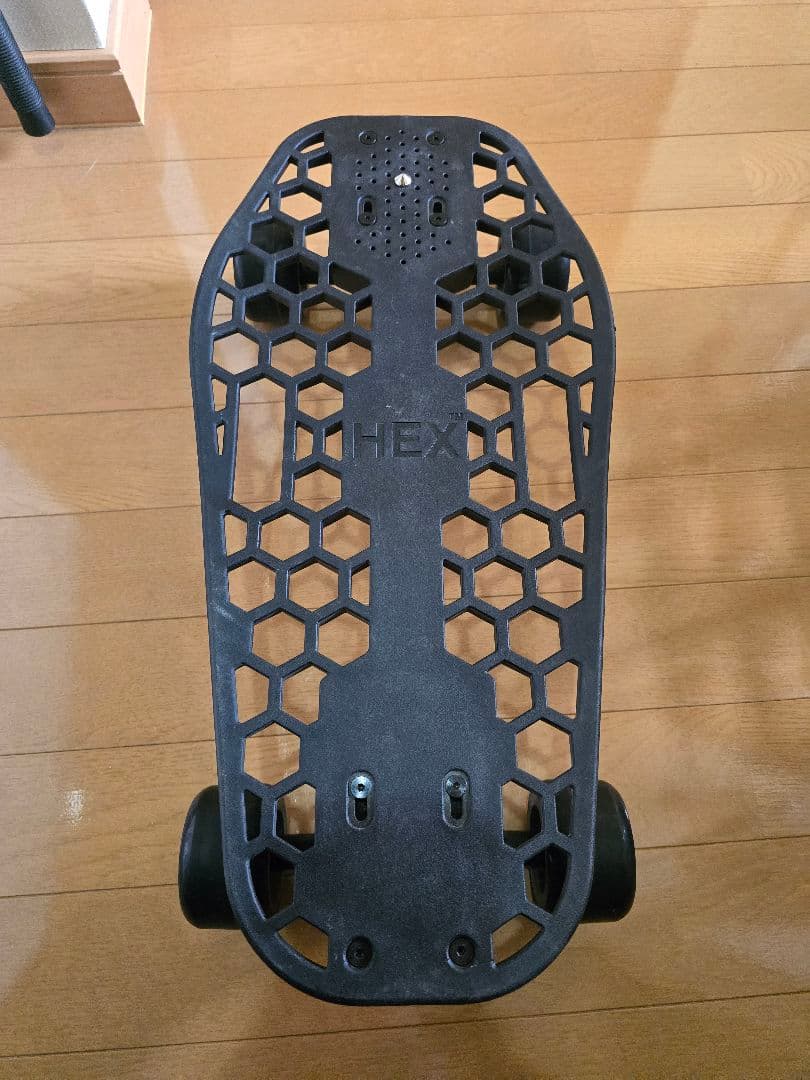 HEX スケートボード 特許申請構造で乗りやすさを追求。気軽に移動できる新型スケートボード