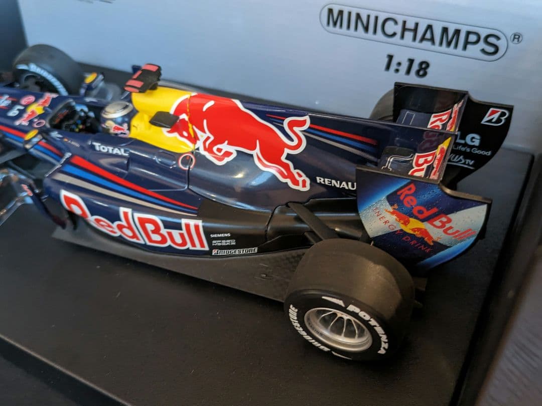ミニチャンプス 1/18 レッドブル RB6 S.ベッテル ブラジルGP 優勝