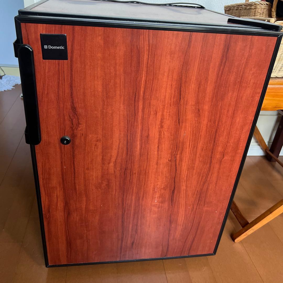 Dometic ワインセラー 木目調 縦型 ヨドバシ.com - ドメティック Dometic ワインセラー 116本収納 木目扉