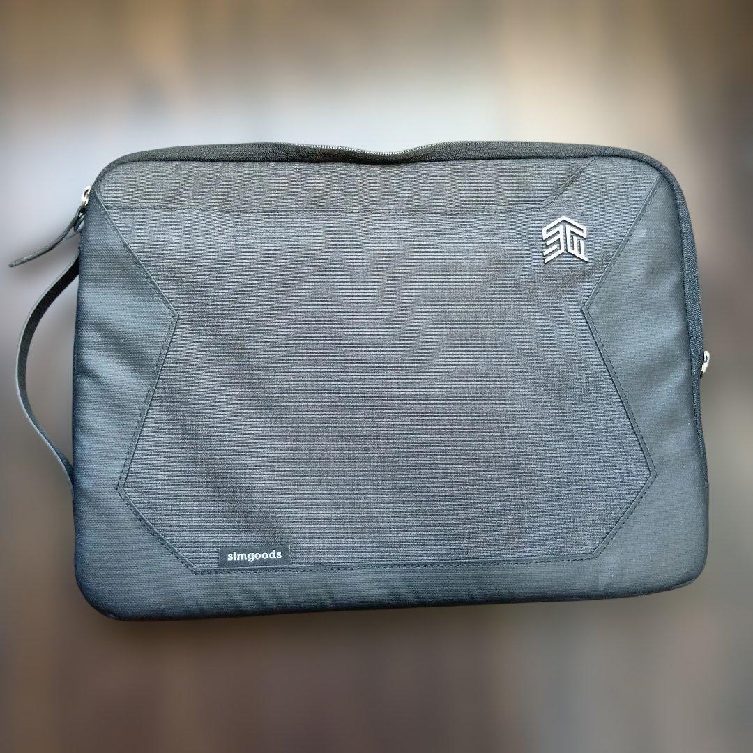 stm Myth フリース裏地つきラップトップスリーブ　13インチ Amazon.co.jp: STM Myth フリース裏地付きラップトップスリーブ