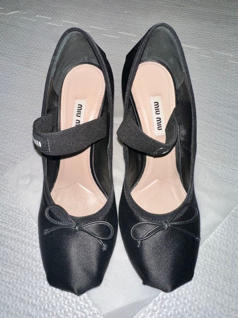 miu miu バレリーナトゥサテンパンプス ブラック リボン付き パンプス