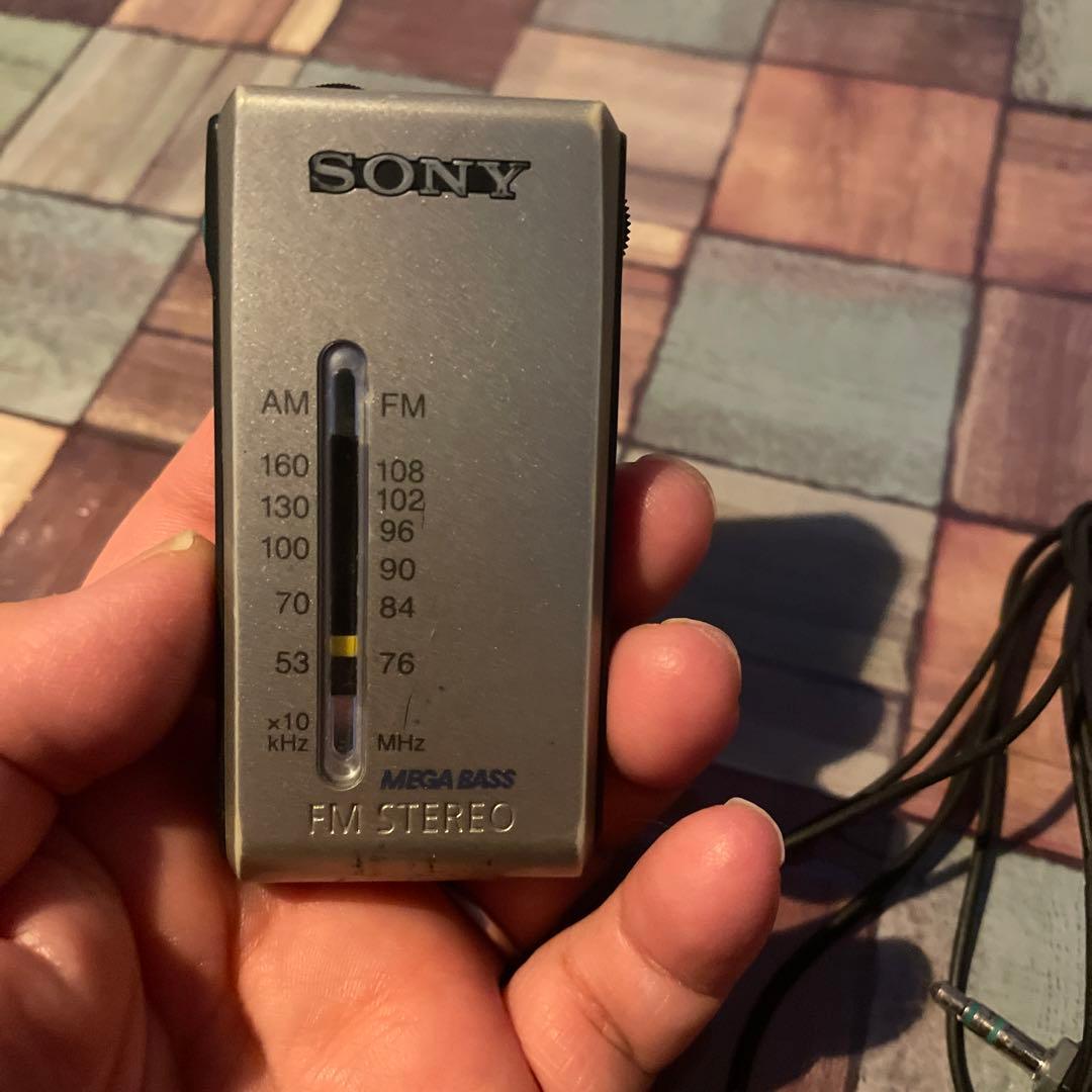 動作品】SONY SRF-S86 FM小型ラジオ ステレオイヤホン付 - メルカリ